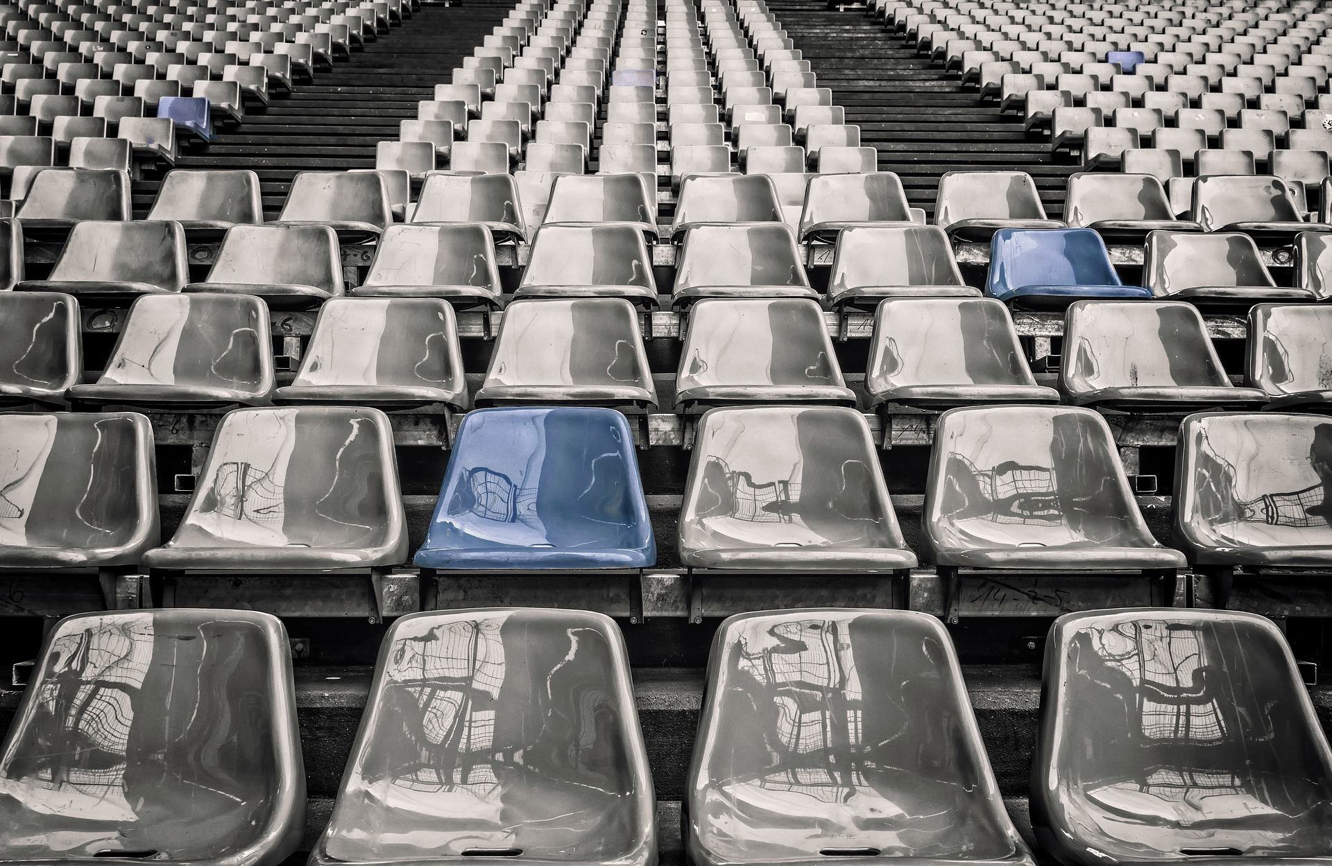 stadio vuoto.jpg